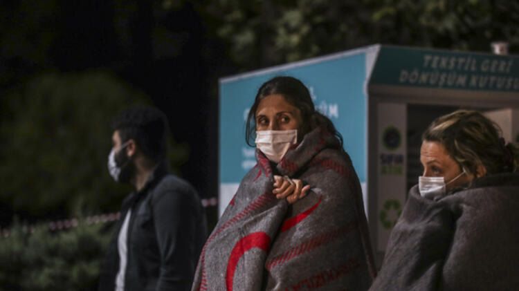 İzmirliler geceyi sokakta geçirdi! 4