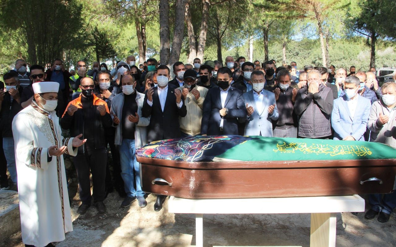 Tsunamide ölen yaşlı kadına veda 11