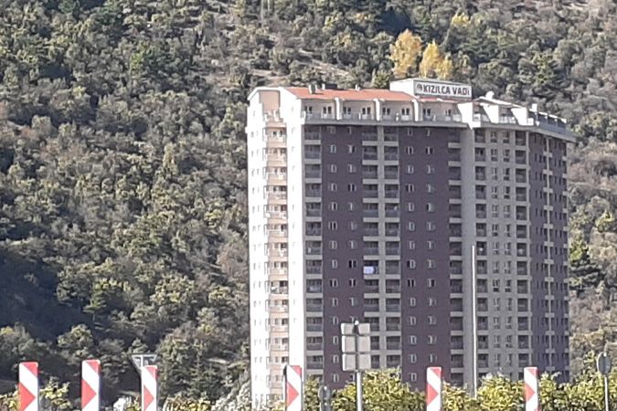 17 yaşındaki Gamze Açar otelin beşinci katından düşerek hayatını kaybetti! 3