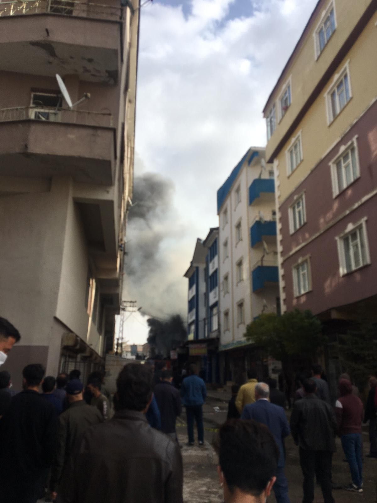 Van'da halk pazarında büyük yangın 1