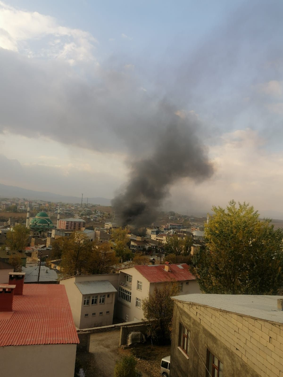 Van'da halk pazarında büyük yangın 4