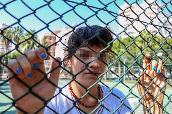 Bebekken sokağa atıldı, 13 yaşında babası taciz etti, uyuşturucudan cezaevinde kurtuldu! 5