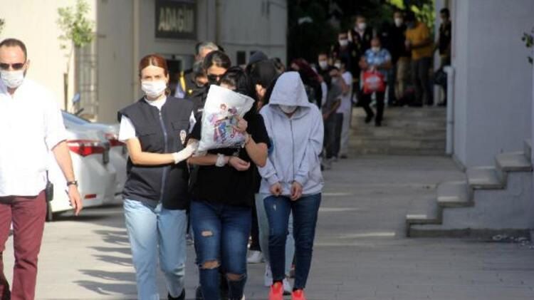 Swinger partisine eşi yerine eskort getirdi! 3