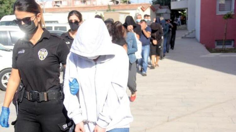Swinger partisine eşi yerine eskort getirdi! 4