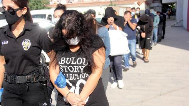 Swinger partisine eşi yerine eskort getirdi! 5