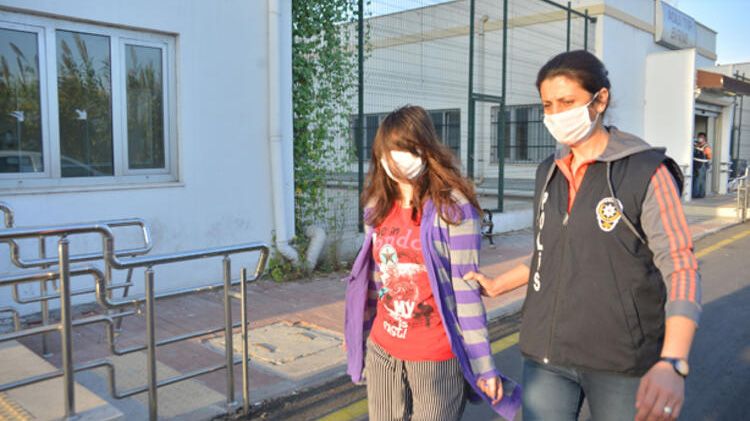 Swinger partisine eşi yerine eskort getirdi! 6