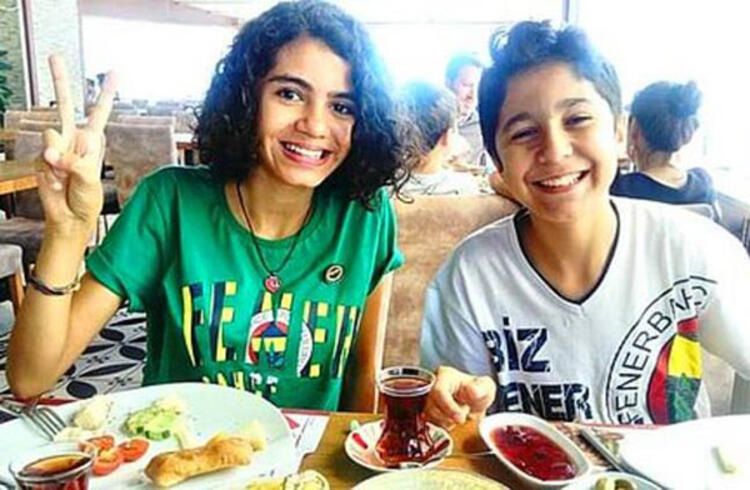 İclal Aydın kuzeninin ikizlerine böyle veda etti! 5