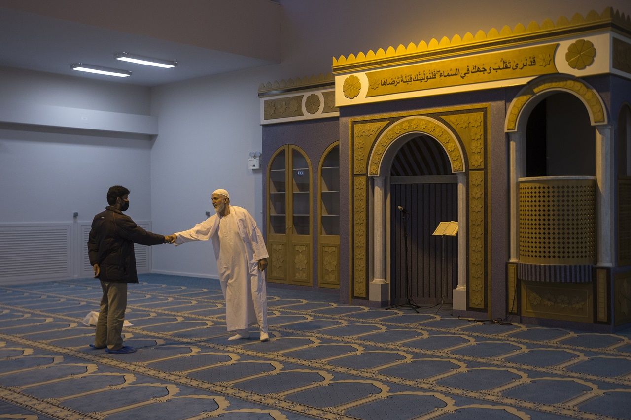 Atina'daki ilk cami ibadete açıldı 3