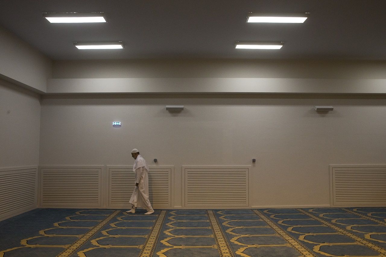 Atina'daki ilk cami ibadete açıldı 5