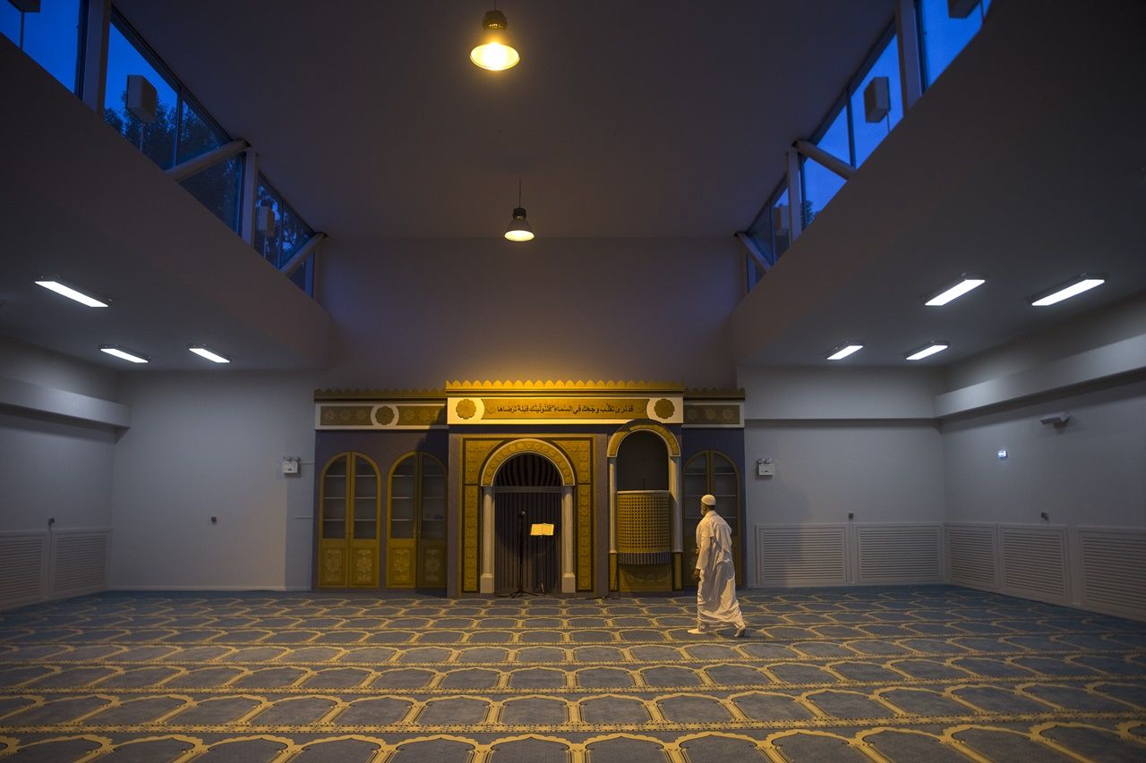 Atina'daki ilk cami ibadete açıldı 6