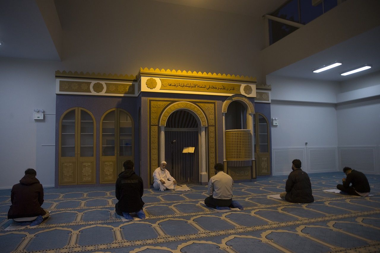 Atina'daki ilk cami ibadete açıldı 7