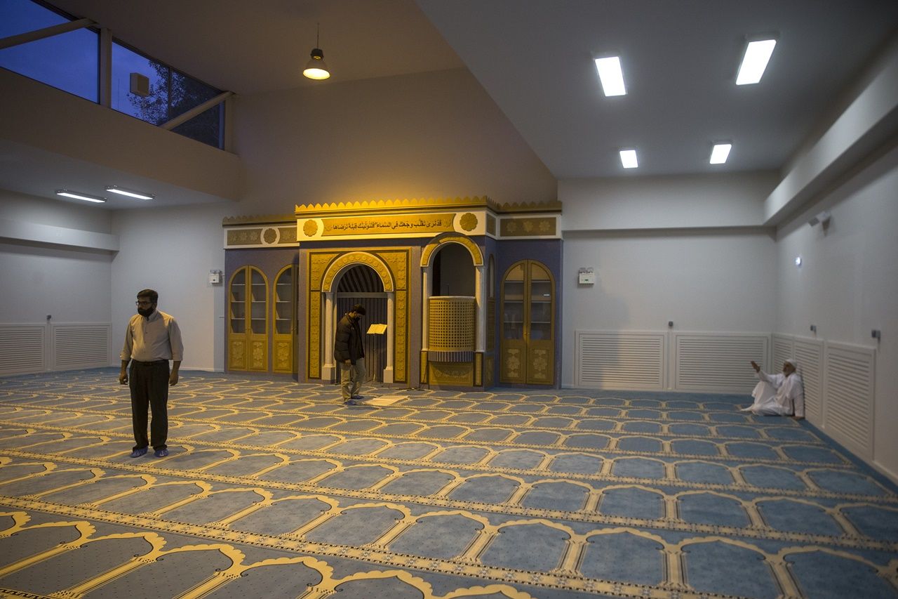 Atina'daki ilk cami ibadete açıldı 9