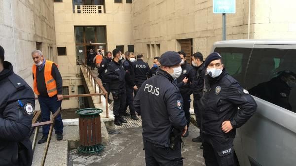 Adliye önünde kavga: 4 yaralı 3