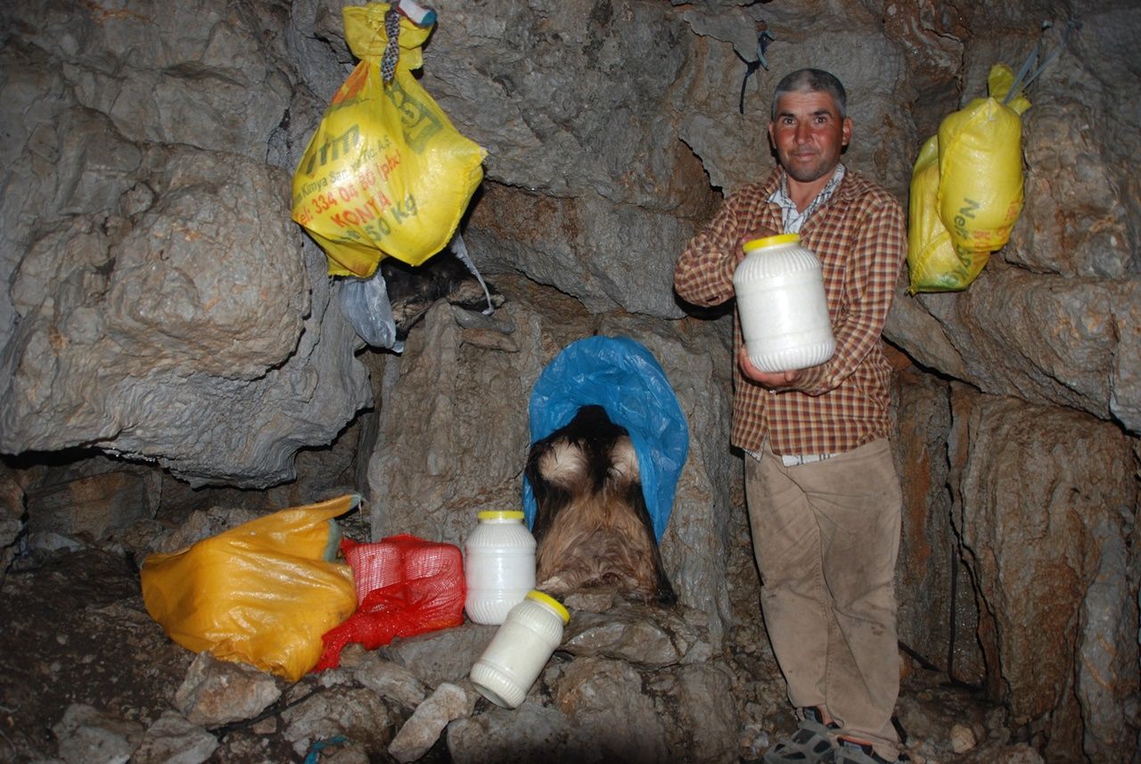 Kişiye özel üretip obrukta saklıyorlar 1