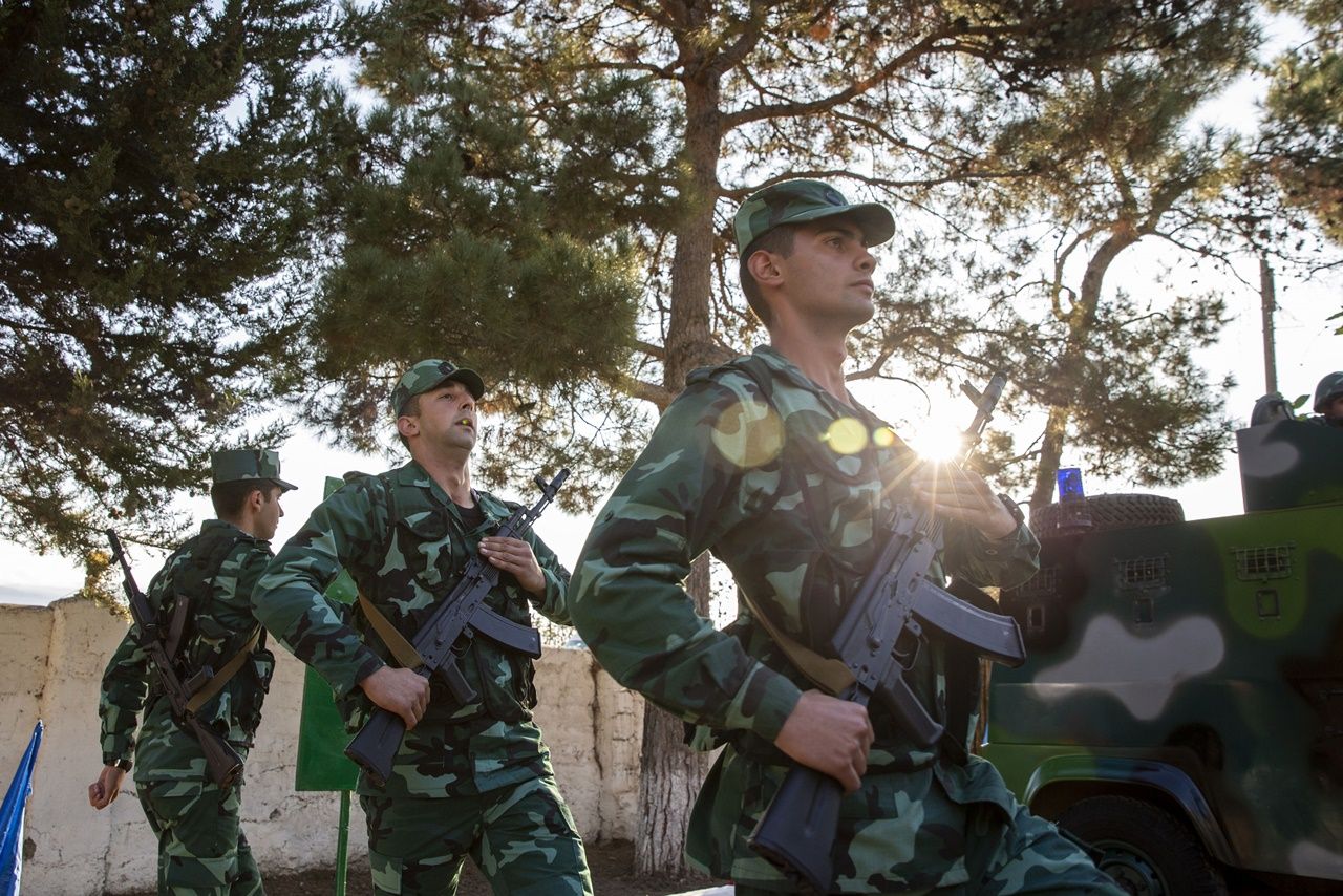 Azerbaycan bayrağı böyle göndere çekildi 10