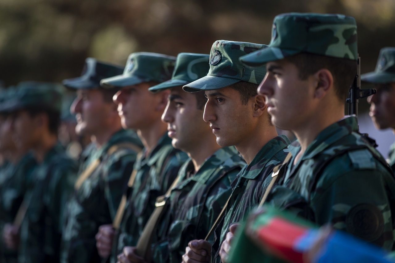 Azerbaycan bayrağı böyle göndere çekildi 22
