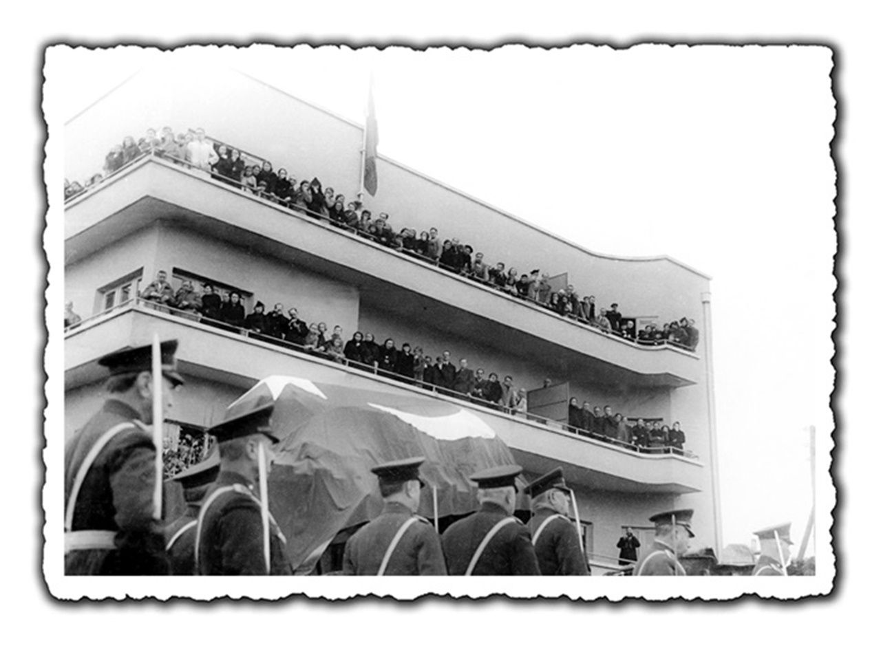 Gazi Mustafa Kemal Atatürk'ü özlem ve saygıyla anıyoruz 15