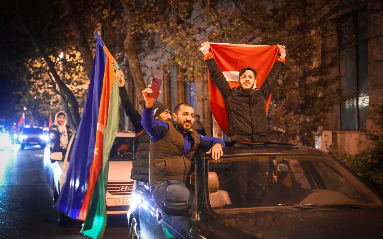 Azerbaycan halkı sevinçten uyuyamadı 27