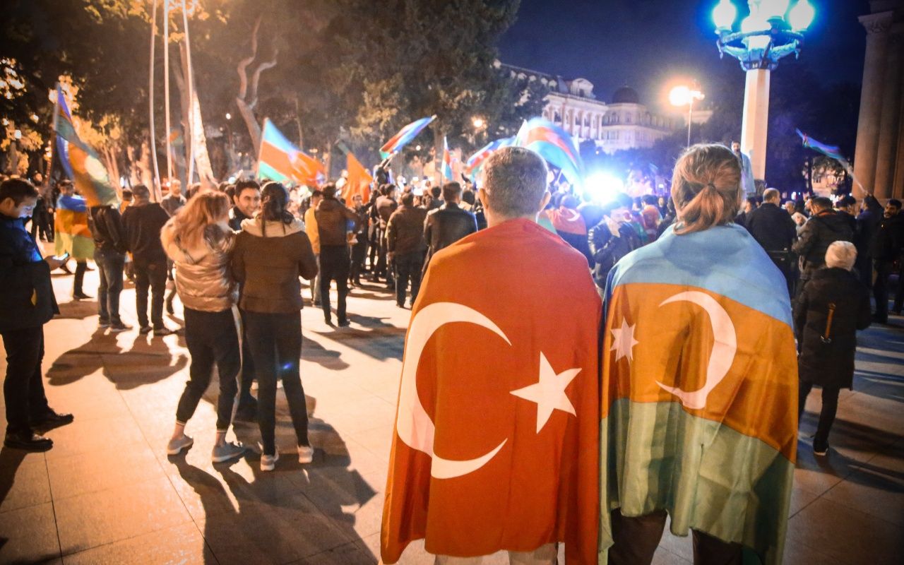 Azerbaycan halkı sevinçten uyuyamadı 26
