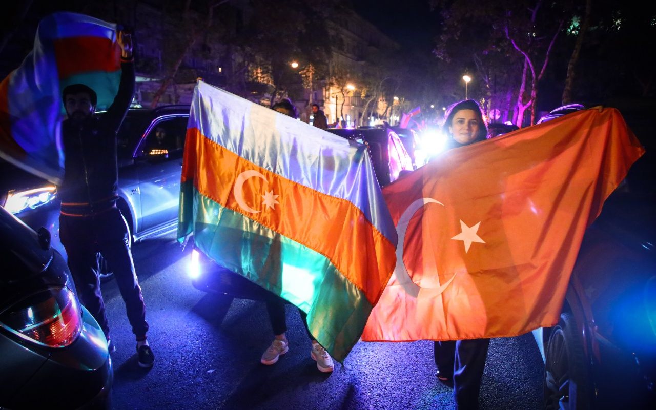 Azerbaycan halkı sevinçten uyuyamadı 21