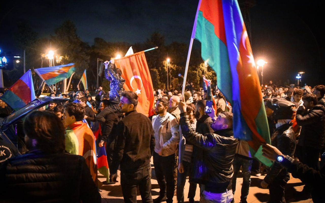 Azerbaycan halkı sevinçten uyuyamadı 32