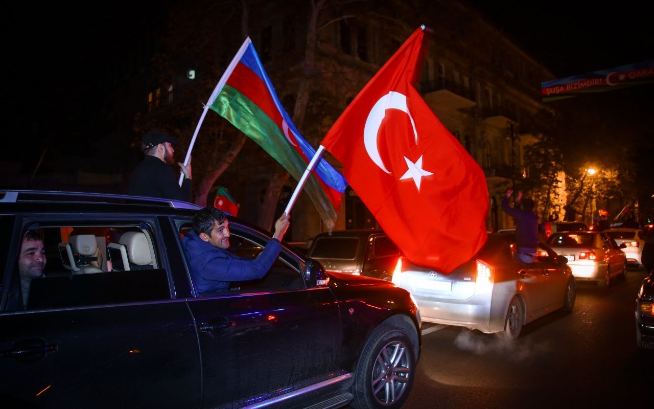 Azerbaycan halkı sevinçten uyuyamadı 30