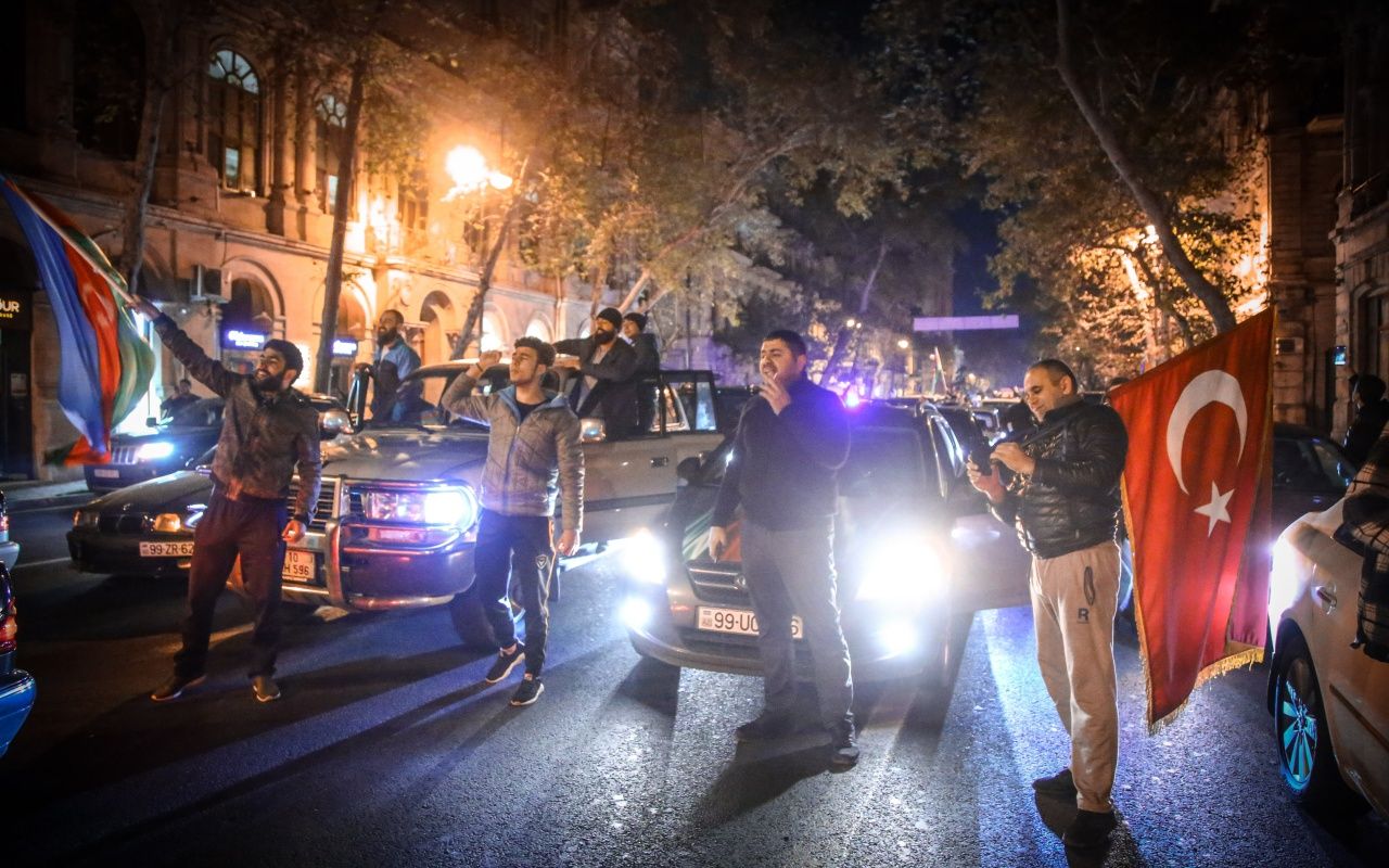 Azerbaycan halkı sevinçten uyuyamadı 25