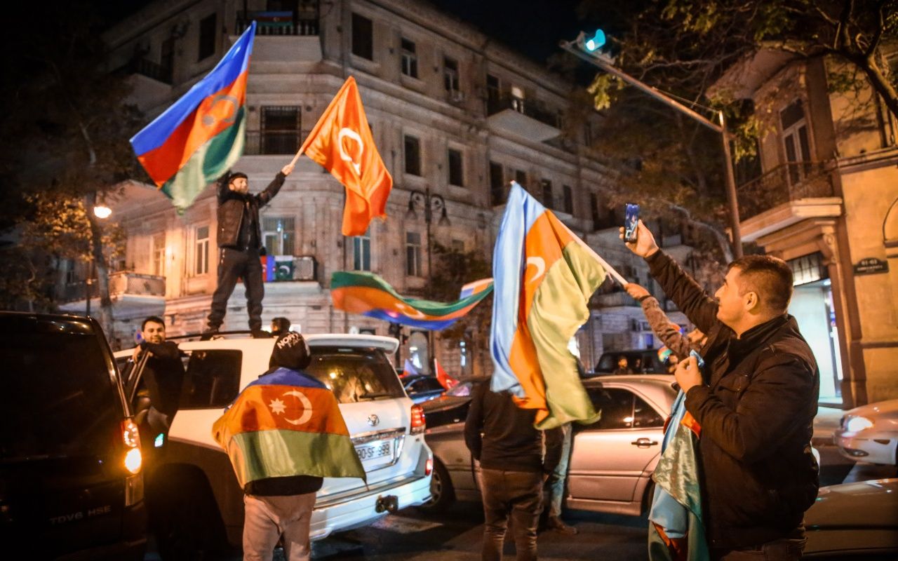Azerbaycan halkı sevinçten uyuyamadı 31