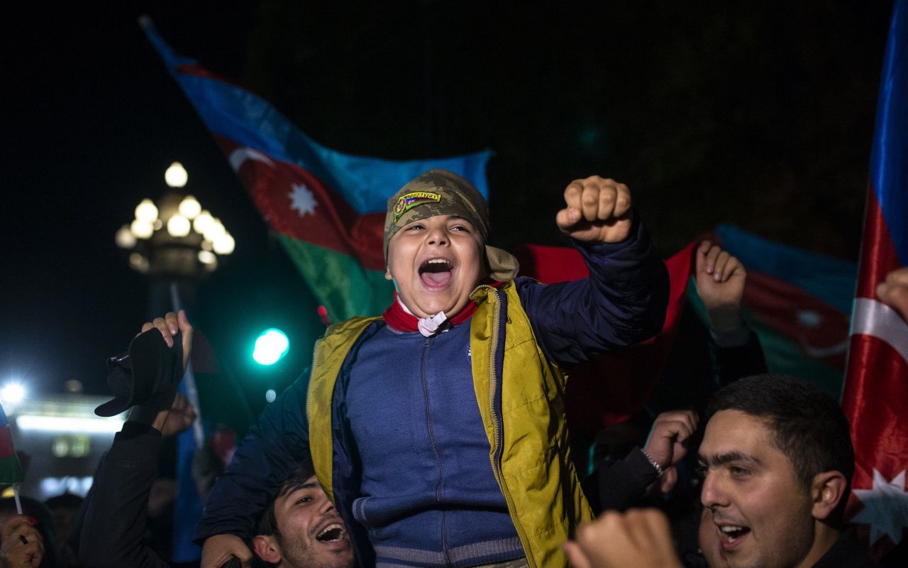 Azerbaycan halkı sevinçten uyuyamadı 12