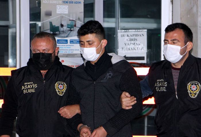 Genç kız ölümü beklerken kanlı taytını değiştirmişler! 6