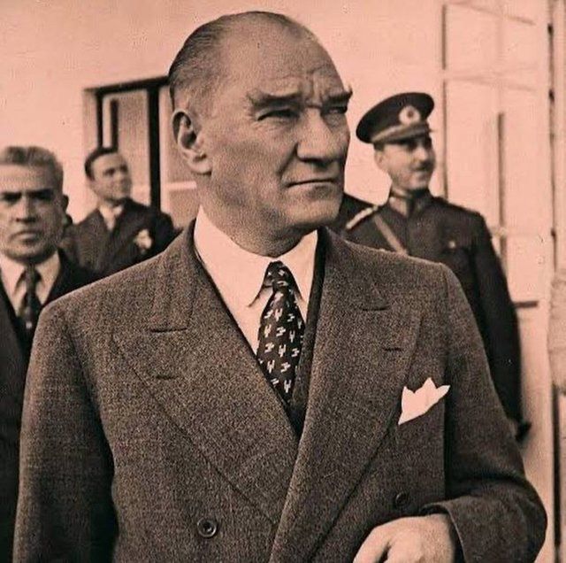 Ünlülerden 10 Kasım Atatürk'ü Anma Günü paylaşımları 1