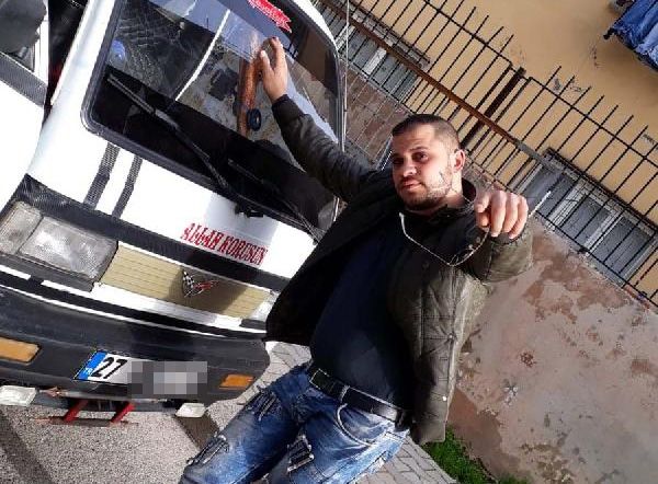 Göğsünden bıçakladığı arkadaşını oğluyla kovaladı! 2