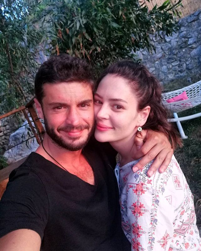 Berk Oktay ve Yıldız Çağrı Atiksoy koronavirüse yakalandı! 2