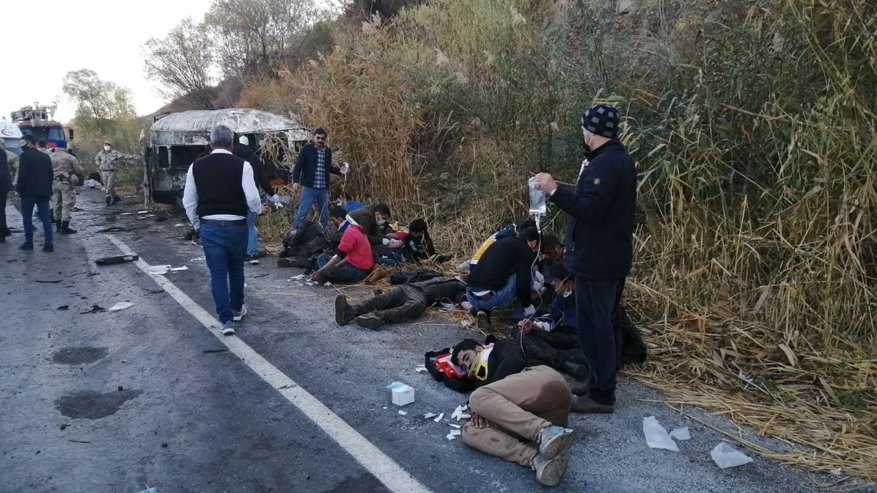Çok kişi alsın diye koltukları sökmüşler! 1