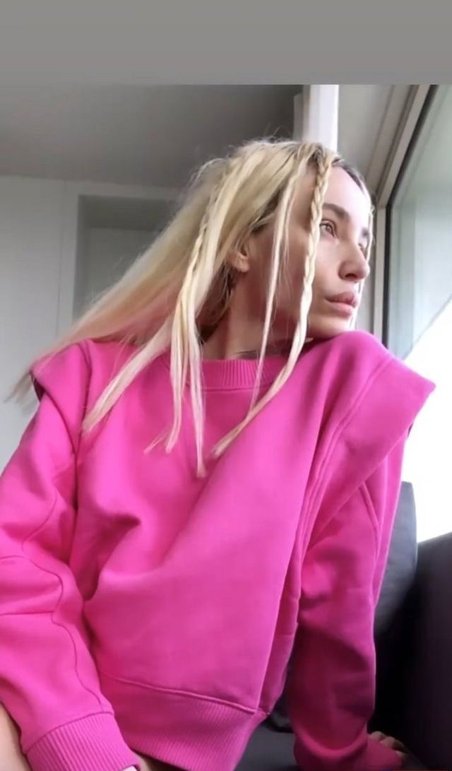 Gülşen'in bikini üstüyle verdiği ayna pozu sosyal medyayı salladı! 7