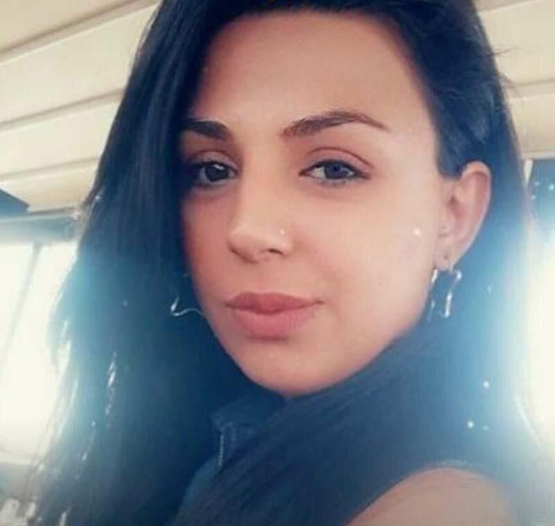 Kendisini vuran kocasını elinde tüfekle fotoğraflayan 4 çocuk annesi konuştu... 7