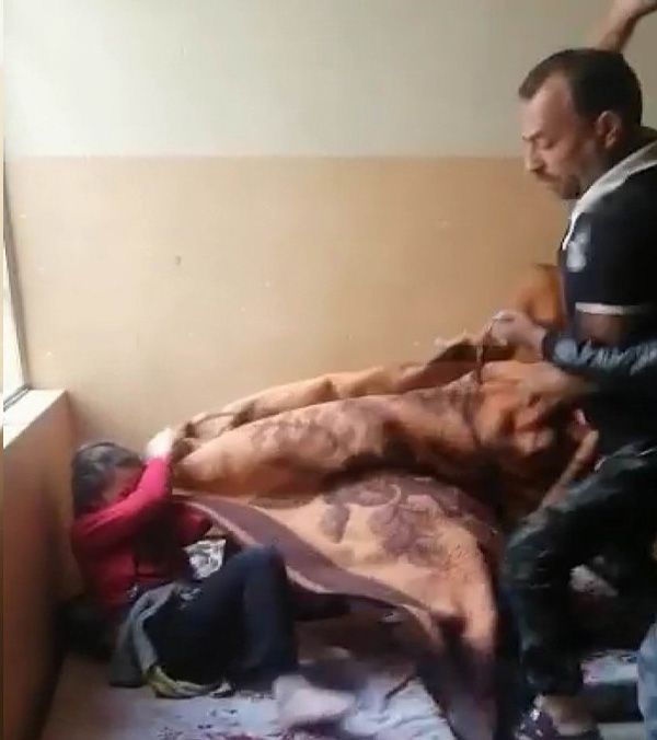 Hepsini odaya kilitleyip kemerle işkence etti! 8