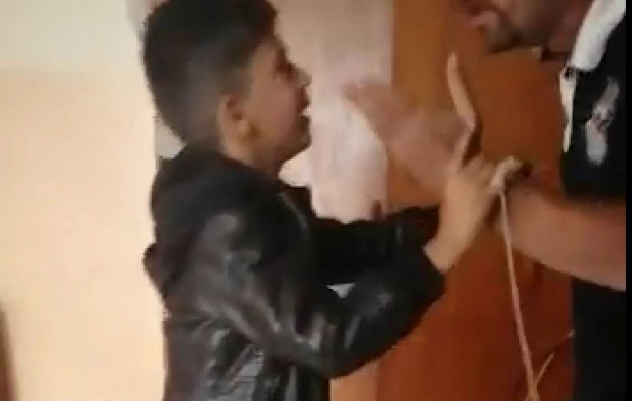 Babadan çocuklarına kemerli işkence 10