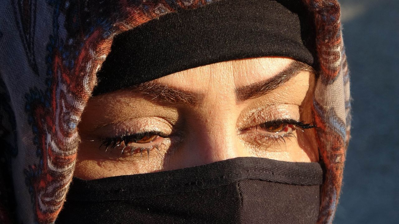 Babadan çocuklarına kemerli işkence 15