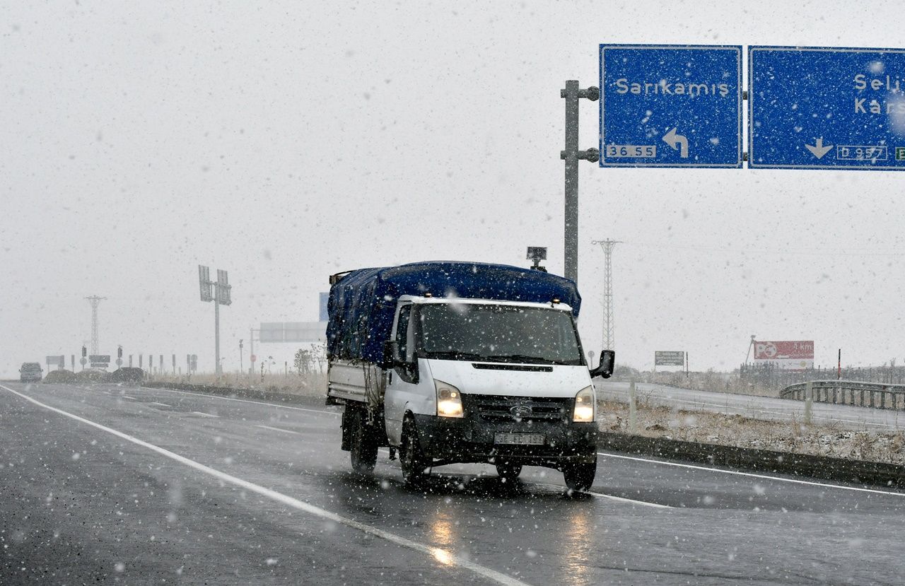 Sarıkamış beyaza büründü 4