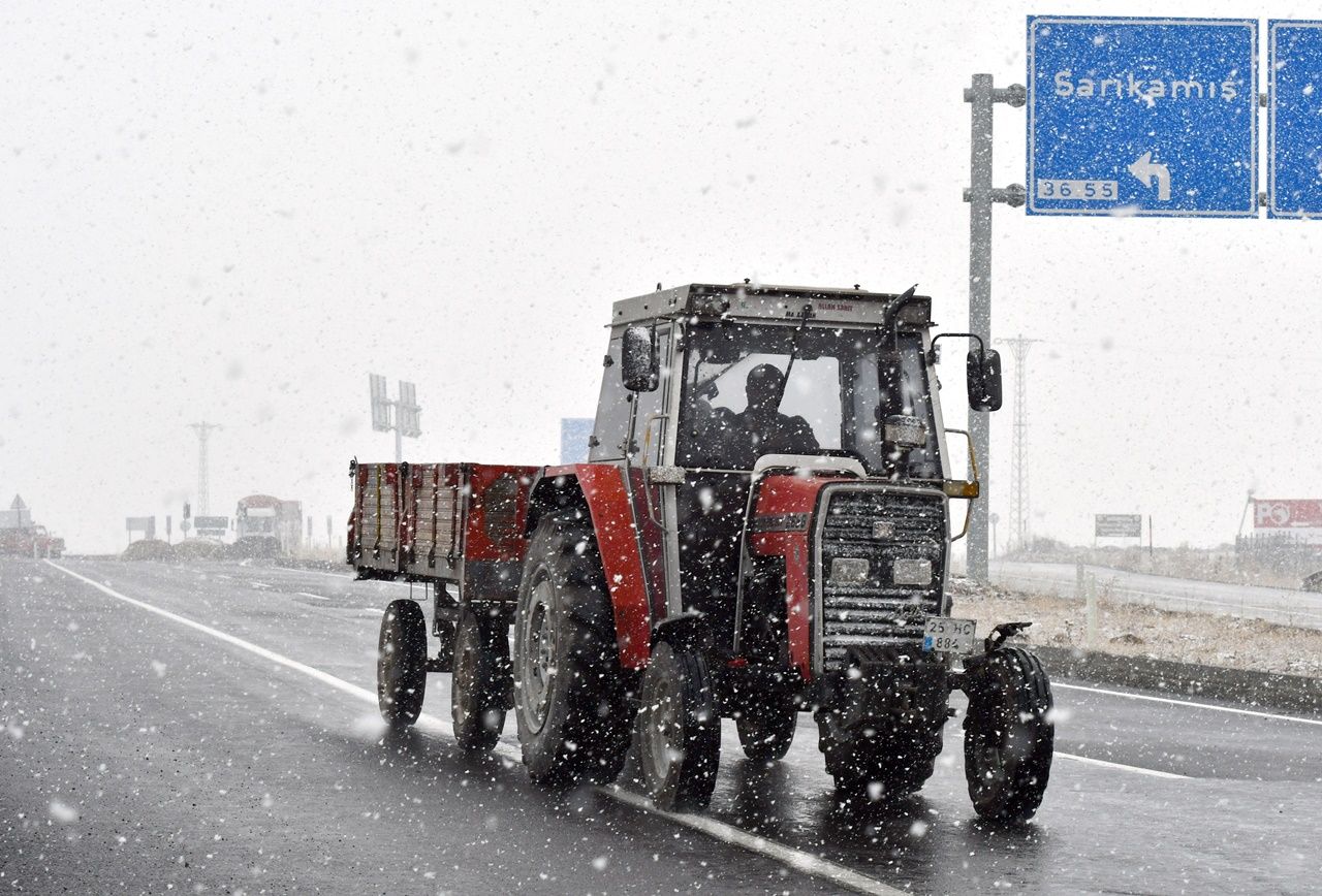Sarıkamış beyaza büründü 5