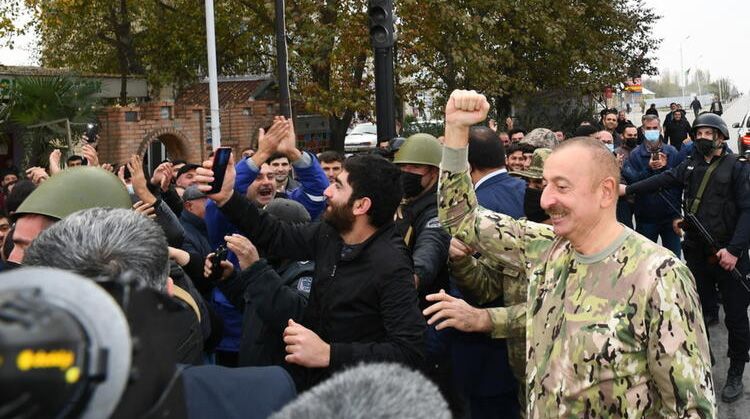 Aliyev'den tarihi görüntüler geldi... Paşinyan konuştukça battı! O söz çıldırttı... 12
