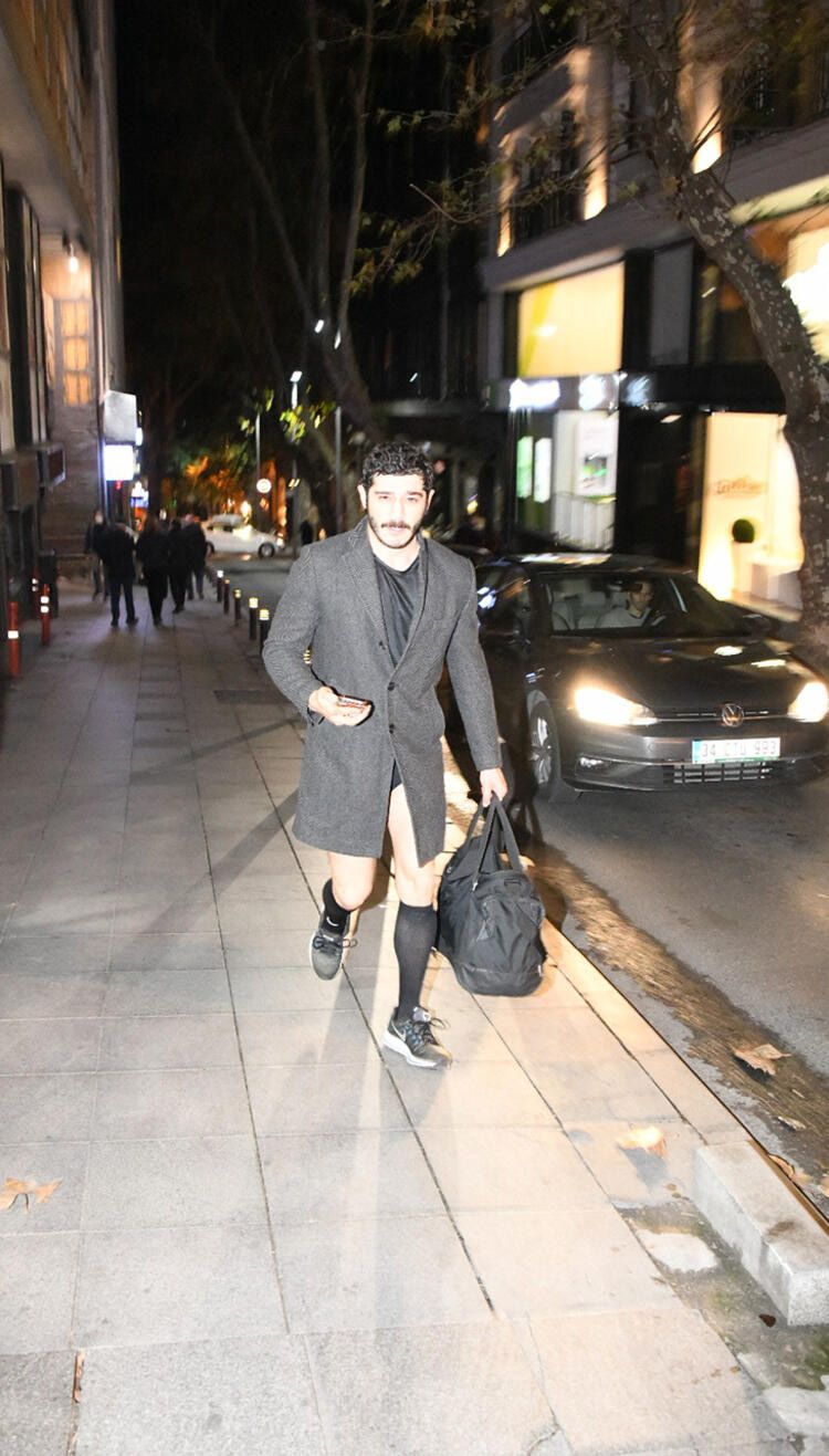 Burak Deniz babasının cenazesine neden katılamadığını açıkladı... 5