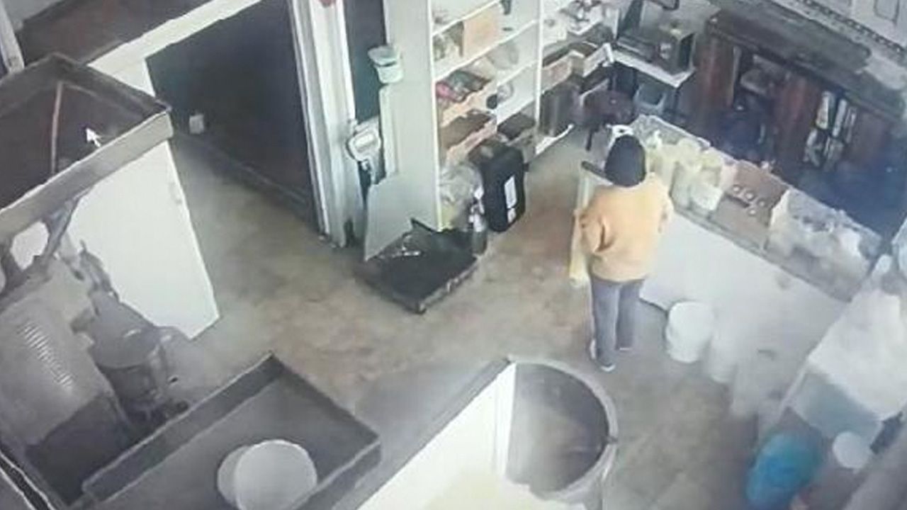 Dolandırıldığını düşünürken, soyulduğunu fark etti! 1