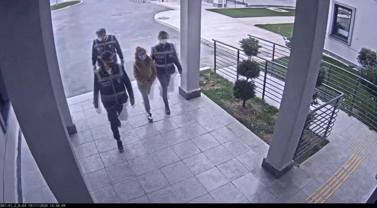 PKK'lı kadın terörist havalimanında yakalandı 2
