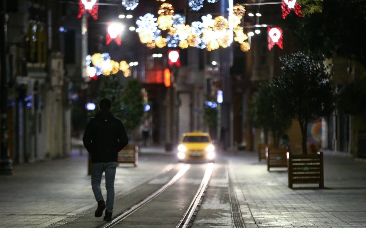 İstanbullu kendisini sokağa attı 8