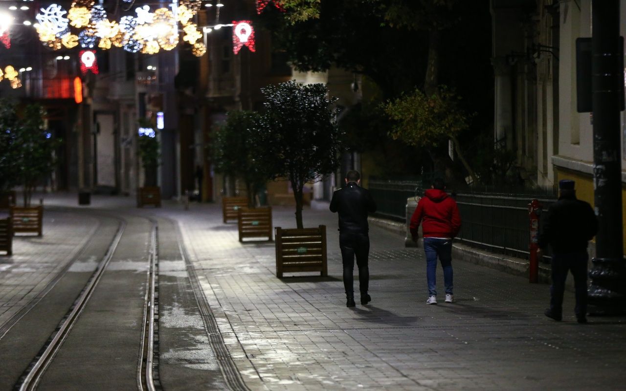 İstanbullu kendisini sokağa attı 6