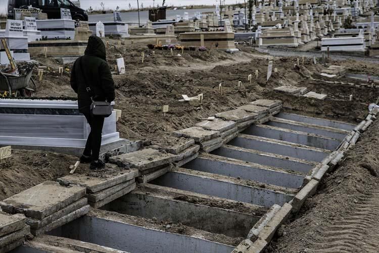 Dur durak bilmeden mezar kazılıyor 9