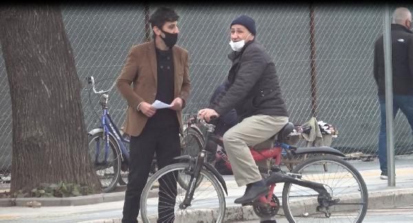 Maske takmayanlara testinin pozitif çıktığını söyleyip adres sordu! 1