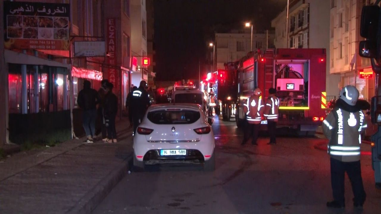 Esenyurt'ta 30 katlı binada yangın 6